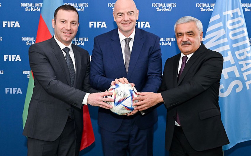 Rövnəq Abdullayev FIFA-nın prezidenti ilə görüşüb