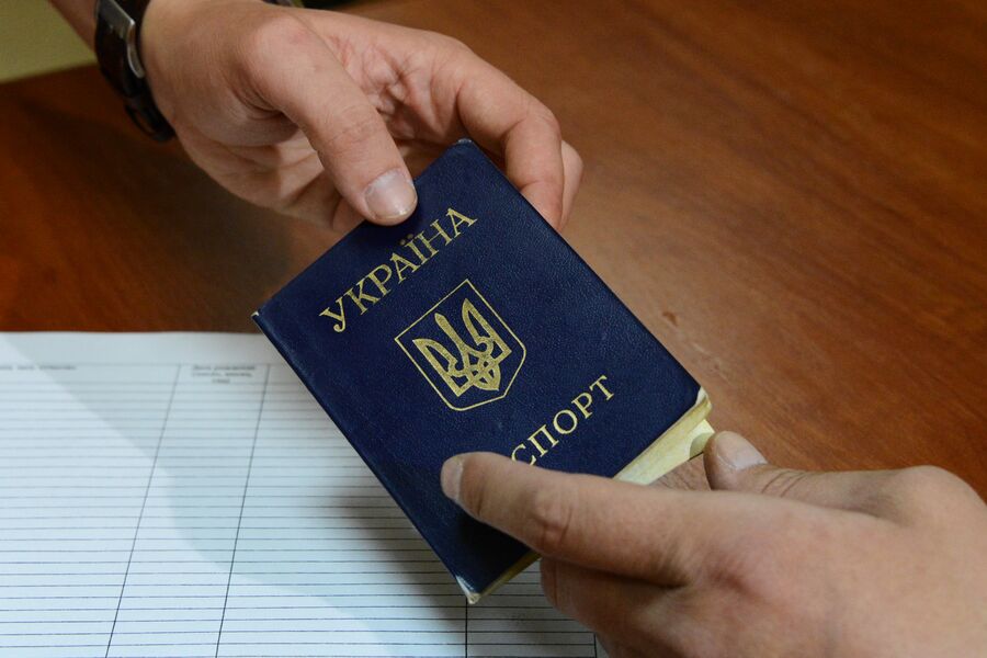 Ukraynalılar Polşada pasport xidmətinə qadağa qoyublar