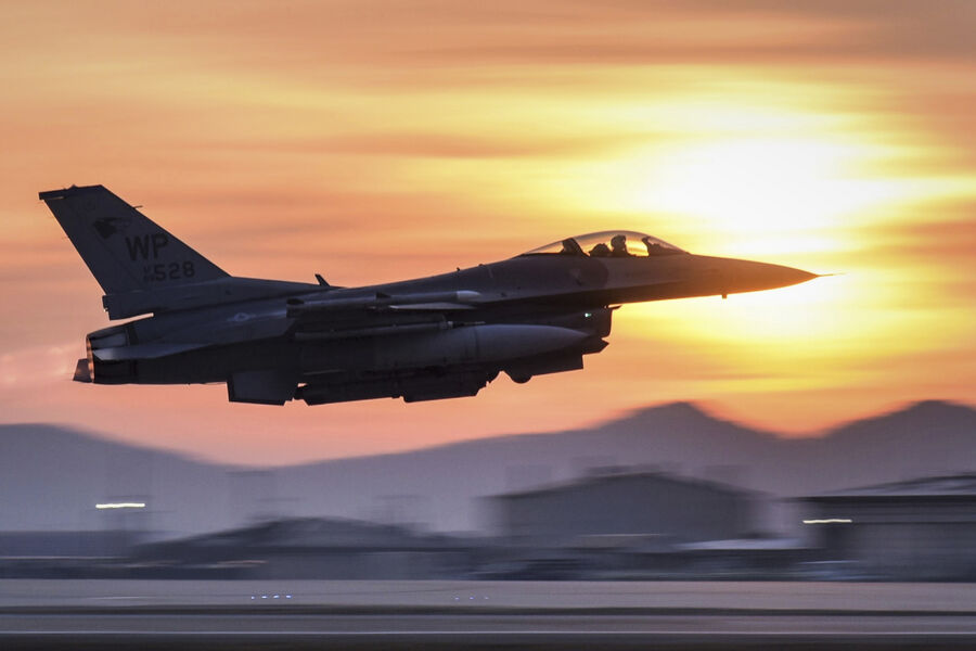 Danimarkanın baş naziri F-16-ları Ukraynaya göndərəcəyinə söz verib