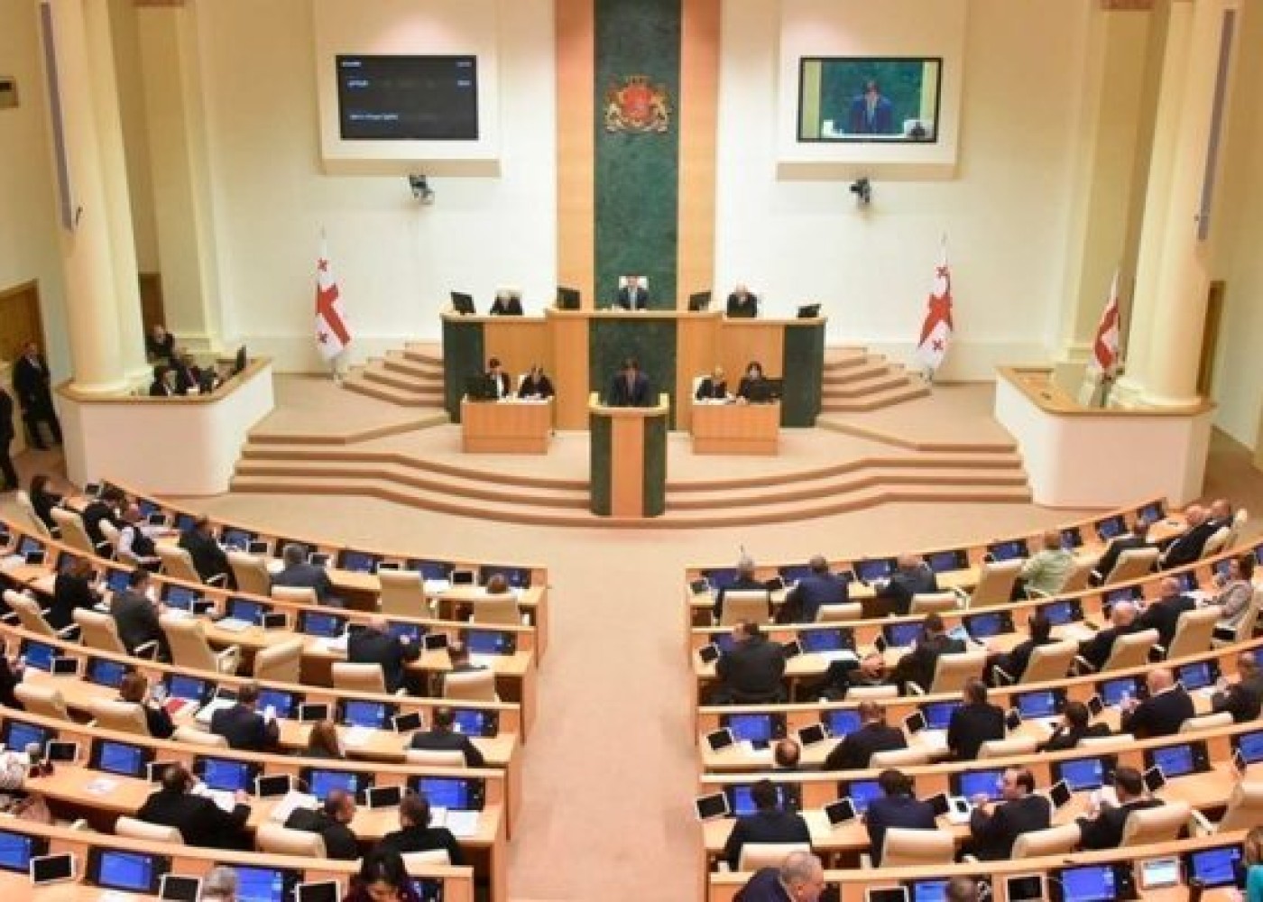 Gürcüstan parlamenti mübahisəli qanun layihəsini qəbul etdi