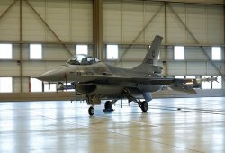 Ukrayna yayda ilk F-16-ları alacaq