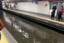 Moskvada metrostansiya su altında qalıb