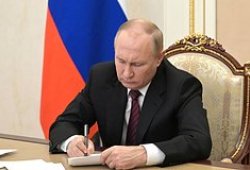 Путин подписал закон об увеличении МРОТ