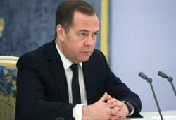 Medvedev Cənubi Koreya prezidentinin istefasını tələb etdi