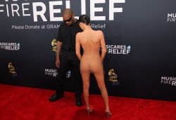 Kanye Uest Bianca Censorinin çılpaq paltarına görə 20 milyon dollar itirəcək