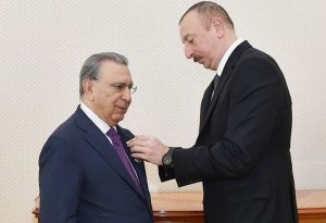 Prezident Ramiz Mehdiyevi təltif etdi - FOTO