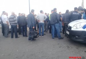 Taksi sürücüləri ilə polis arasında qarşıdurma – Saxlanılanlar var – Fotolar