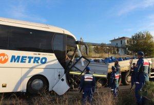 SON DƏQİQƏ!Əsgərlərin olduğu avtobus qəzaya düşdü: 2 ölü,31 yaralı var +VİDEO