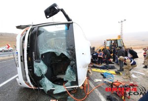 Cənazə daşıyan avtobus qəzaya düşüb - 7 ölü, 15 yaralı