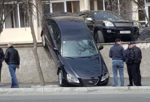 Maşını arxaya vermək əvəzinə,qabağa verdi...-Sürücü qadındır