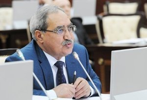 Azərbaycanlı deputat adam bıçaqlayıb