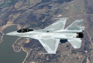 “F-16” qırıcısının qəza anı kameraya düşdü