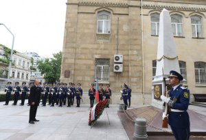 Prezident İlham Əliyev Azərbaycan Xalq Cümhuriyyətinin şərəfinə ucaldılmış abidəni ziyarət edib