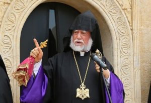 Erməni katolikosu Qarabağı Ermənistana birləşdirməyə çağırdı