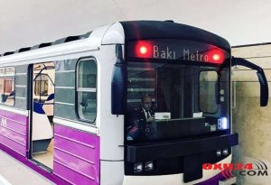 Bakı metrosunda DƏHŞƏT: Qadın özünü qatarın altına atdı - FOTO