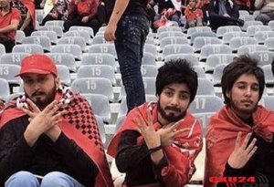 İranda süni saqqal yapışdıran 6 qız cəza alacaq - Futbol sevgisi baha başa gəldi