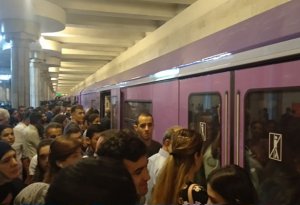 Bakı metrosunda HƏYƏCAMLI ANLAR: Ürəyi gedənlər var