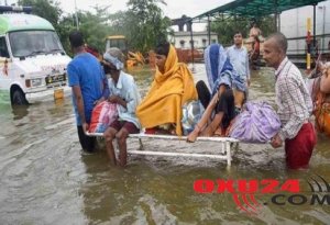 Hindistanda leysan yağışlar 73 nəfərin həyatına son qoydu - Video