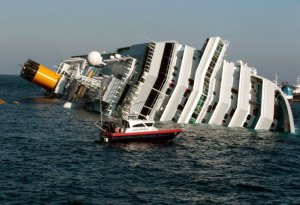 SON DƏQİQƏ: Nəhəng gəmi batdı - Yüzlərlə insan öldü