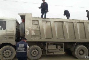 Azərbaycanda dəhşətli hadisə: Sürücünün meyiti maşının üstündə tapıldı +FOTOLAR