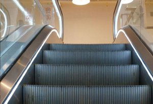 Bakı metrosunda həyəcanlı anlar - Eskalator dayandı - VİDEO