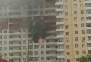 Hündürmərtəbəli binada yanğın olub, Nura Surinin oğlunun halı pisləşib