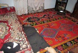70 yaşlı qadın evində ölü tapılıb