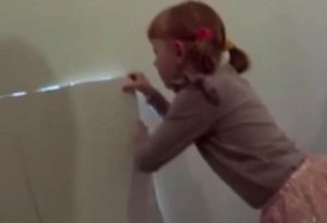 6 yaşlı uşaq mənzildə gizli otaq tapdı - Qapını açanda GÖRDÜKLƏRİNƏ İNANMADI