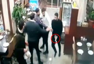 Azərbaycanlı qız başqa oğlanla tutuldu - Restoranda qan düşdü +ANBAAN VİDEO