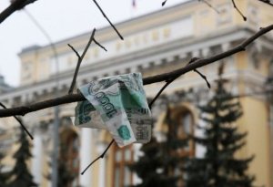 Rubl çökdü: Rusiya Bankı xarici valyutanın alışını dayandırdı