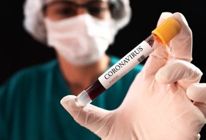Koronavirusa yoluxan xəstə virusun simptomlarından danışdı