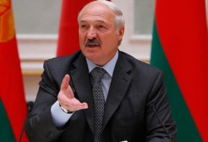 Lukaşenko: “Karantin asan məsələdir, bəs nə yeyəcəyik?”