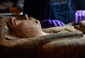 3 min il yaşı olan mumiyanın tabutundan tapılanlar görənləri HEYRƏTLƏNDİRDİ - VİDEO