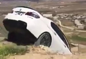 “Kürd Elnur”un qəsdən dərədən atdığı avtomobilin son görüntüləri - VİDEO