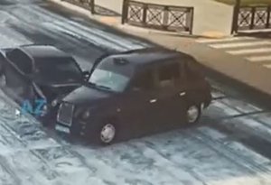 Bakıda ağır qəza: “Mercedes” taksi ilə toqquşdu - ANBAAN VİDEO