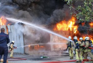 Salyanda 3 otaqlı ev yandı