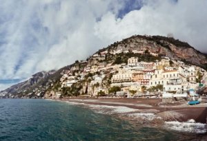 İtaliyanın bu kurortunda turistlərə ilginc təklif - PULSUZ EVLƏR