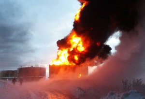 İranda neft emalı zavodu yanır