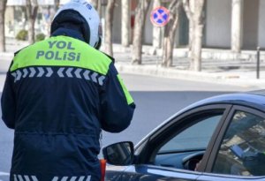 Bakıda yol polisi deputatı qovub tutdu, qalmaqal yarandı