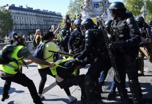 Fransa polisi erməniləri döyüb qovdu -VİDEO