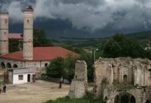 Emənistan hərbçiləri Şuşanı tərk edərək... - \