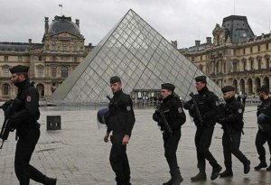 Fransadan ŞOK: Peyğəmbəri müdafiə edənlər qovulacaq