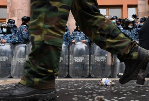 İrəvanda polislərlə etirazçılar arasında toqquşma