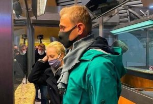 Полное видео задержания Алексея Навального в аэропорту Шереметьево