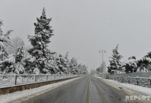 Bakıya qar yağır