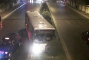 ŞOK! : Sumqaytda içində məhbus olan avtobus qaçırıldı - VİDEO