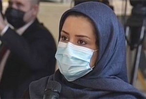 Prezidentə İran sayağı sual verən çadralı jurnalist kimdir? - VİDEO