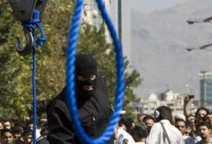 İranda dəhşət: Ərini öldürən qadın edam edildi