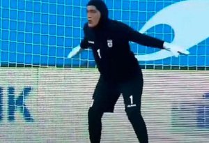 İranın qadın futbolçularının qapıçısı kişi çıxdı - VİDEO