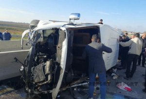 Kürdəmirdə mikroavtobus aşıb: 10 yaralı var - YENİLƏNİB - FOTO